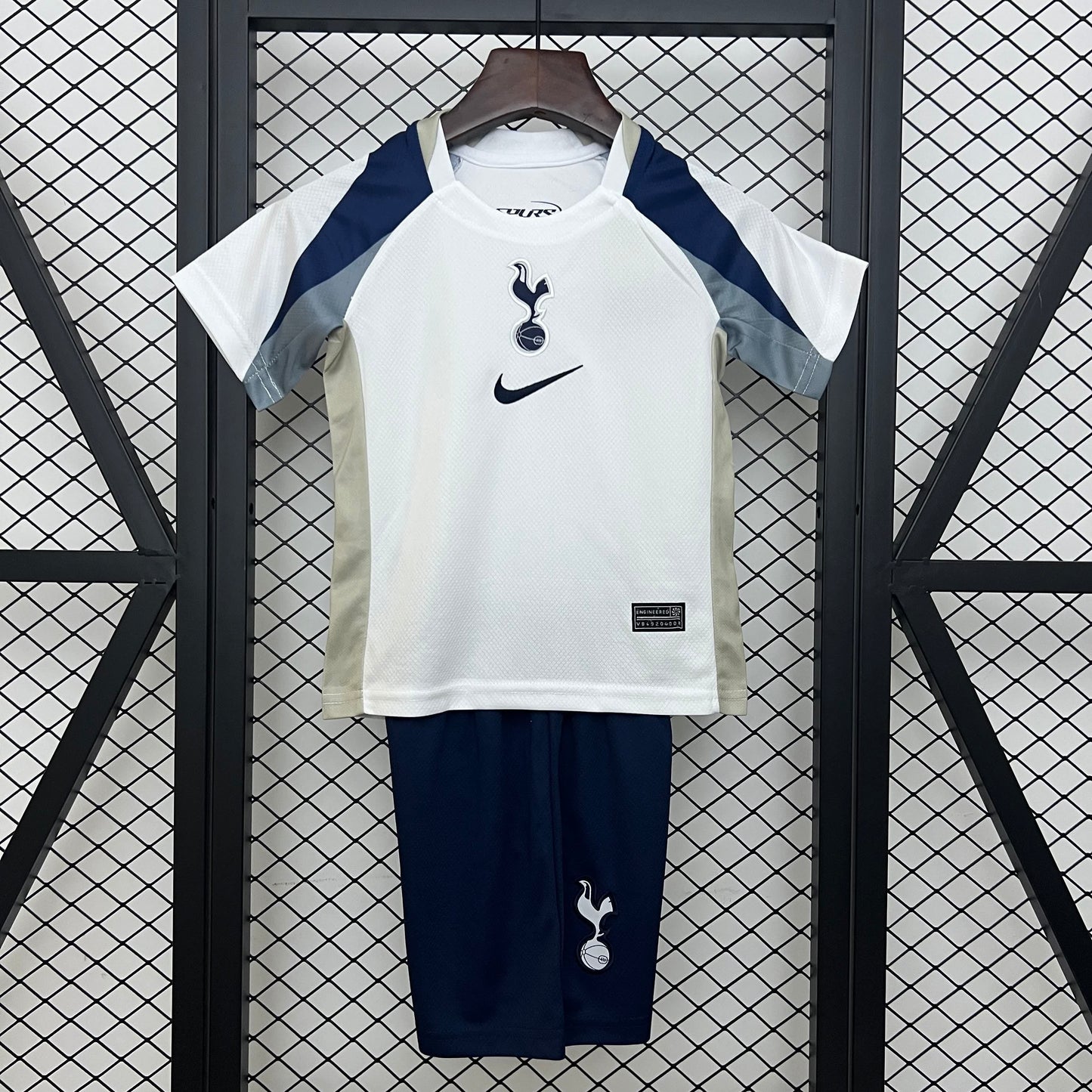 TOTTENHAM HOTSPURS F.C 2025/26 HOME FULL KIT